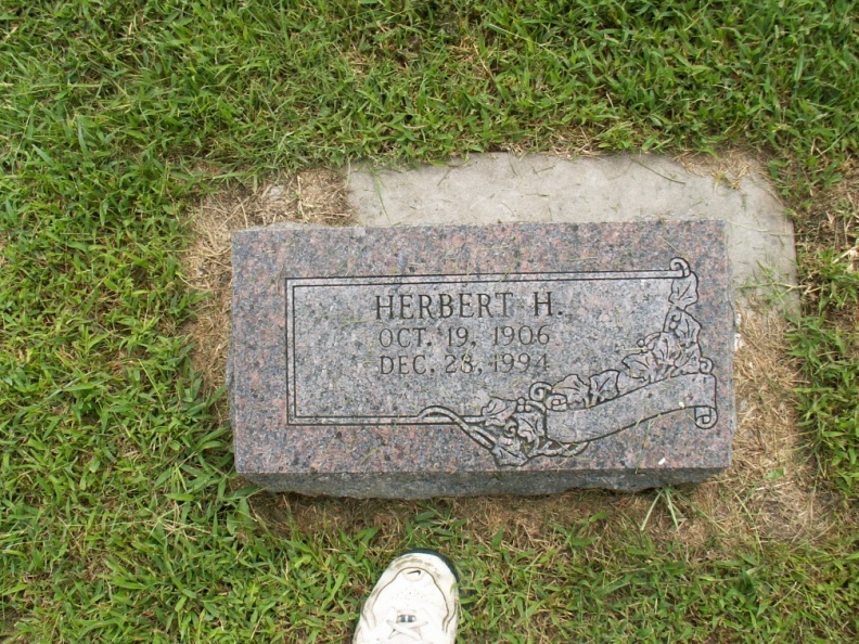 Herbert H Hendrickson  19 Oct 1906 - 28 Dec 1994 