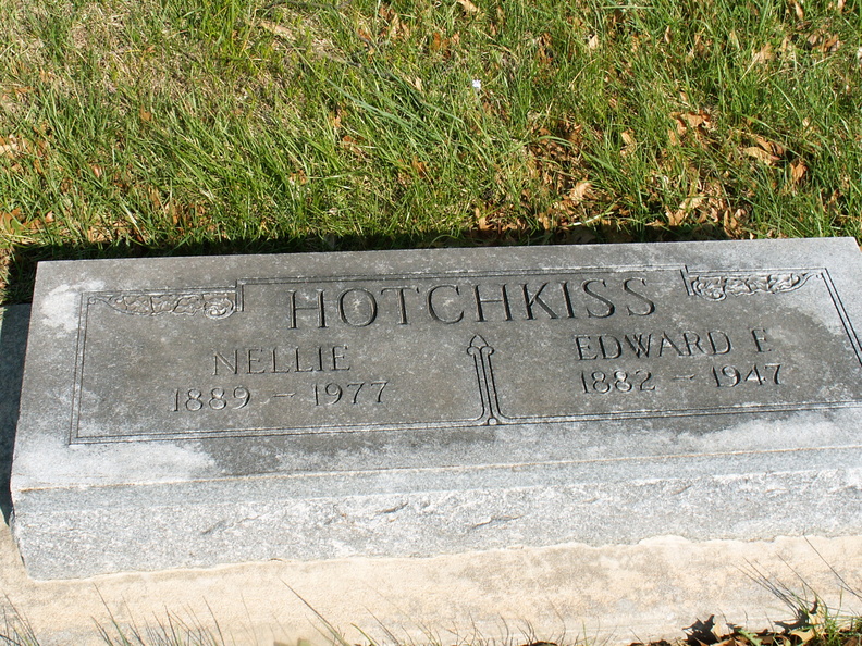 PICT0467 Nellie & Edward Hotchkiss grave.jpg